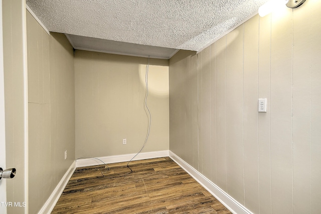 505 Red Oak Ln, Kingsport, TN 37663 - finished basement featuring dark wood finished floors and a textured ceiling