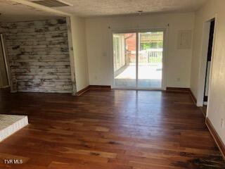 218 SE Apple Dr, Wise, VA 24293