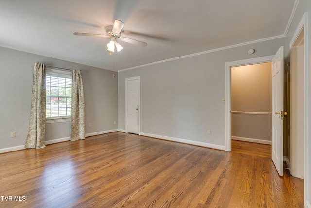 421 High Ridge Rd, Kingsport, TN 37660 - empty room featuring ceiling fan, wood finished floors, crown molding, baseboards, and a smoke detector