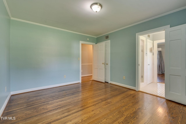 421 High Ridge Rd, Kingsport, TN 37660 - unfurnished bedroom with wood finished floors, baseboards, and ornamental molding