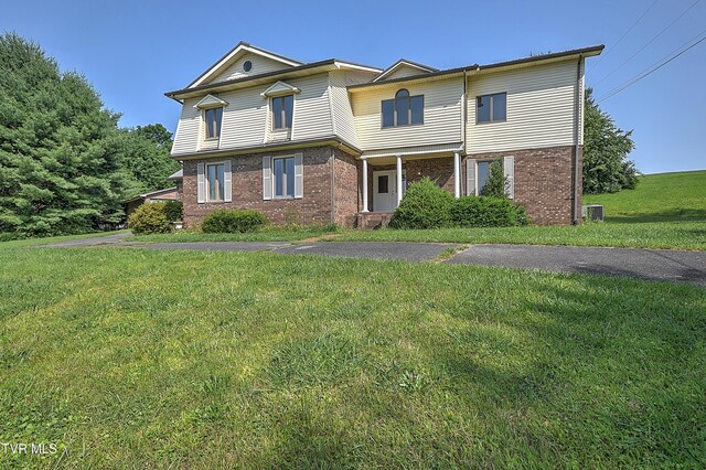 14191 King Mill Pike, Bristol, VA 24202 - view of front facade with a front yard and brick siding
