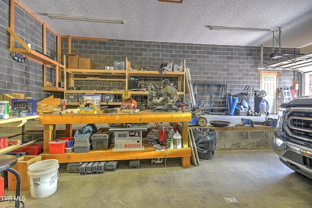 14191 King Mill Pike, Bristol, VA 24202 - garage with concrete block wall