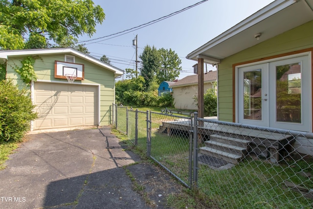 915 Lawrence Ave, Bristol, VA 24201 - detached garage with driveway and a gate