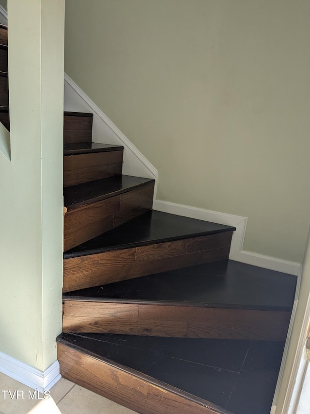 1319 5th St, Bristol, TN 37620 - stairs with baseboards