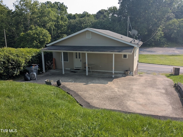 1319 5th St, Bristol, TN 37620 - view of front of property featuring a front yard
