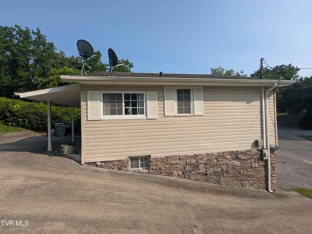 1319 5th St, Bristol, TN 37620 - view of home's exterior with an attached carport