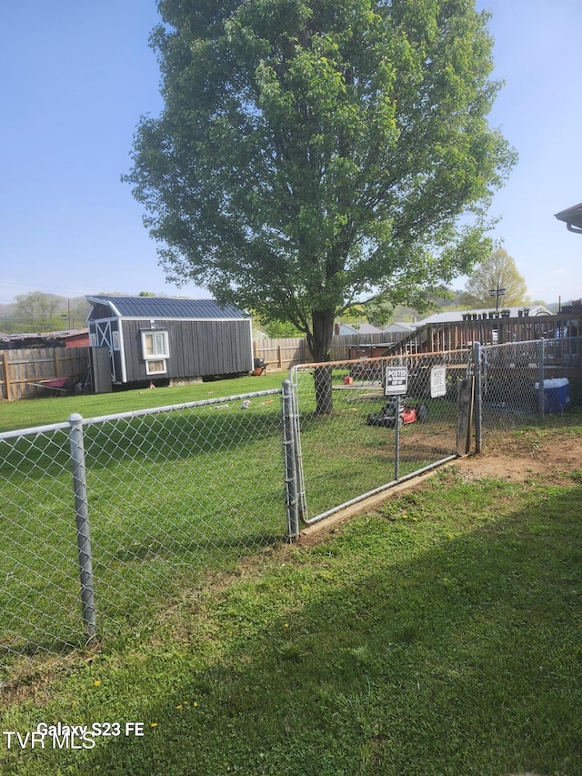 127 Banner St, Erwin, TN 37650 - view of yard with a gate and an outbuilding