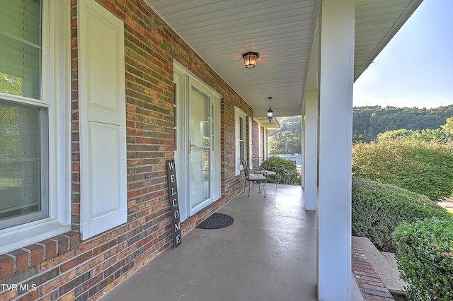 112 Hillview Rd, Kingsport, TN 37664 - view of covered porch