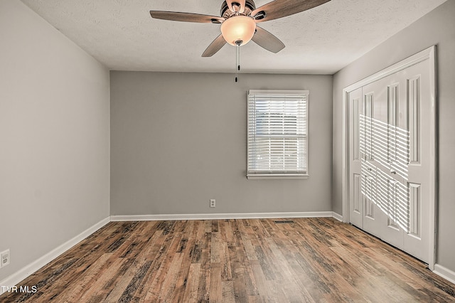 112 Hillview Rd, Kingsport, TN 37664 - unfurnished bedroom with wood finished floors, a textured ceiling, a closet, and a ceiling fan