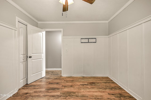 112 Hillview Rd, Kingsport, TN 37664 - spare room with a ceiling fan, wood finished floors, ornamental molding, and a decorative wall