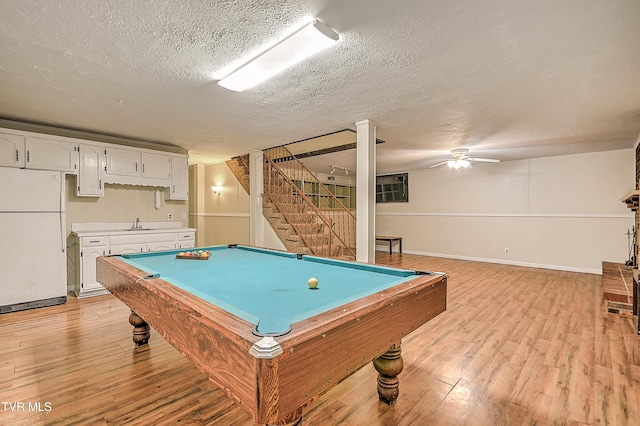 112 Hillview Rd, Kingsport, TN 37664 - rec room with light wood-style flooring, a textured ceiling, pool table, and bar