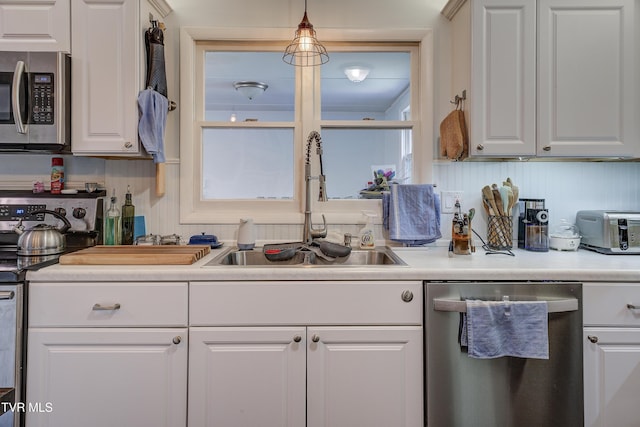 175 Shenandoah Dr, Johnson City, TN 37601 - kitchen featuring appliances with stainless steel finishes, white cabinetry, and light countertops
