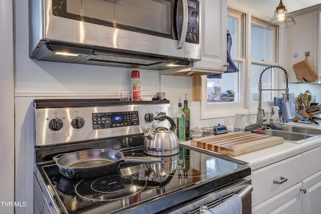 175 Shenandoah Dr, Johnson City, TN 37601 - kitchen with stainless steel appliances, white cabinetry, and light countertops
