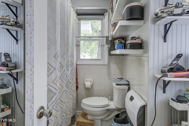 175 Shenandoah Dr, Johnson City, TN 37601 - full bathroom with a shower with shower curtain