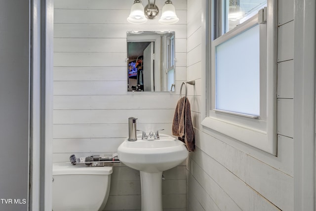 175 Shenandoah Dr, Johnson City, TN 37601 - bathroom featuring wood walls