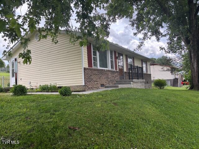 15266 Spring Valley Rd, Abingdon, VA 24210 - view of property exterior featuring a lawn, brick siding, and crawl space