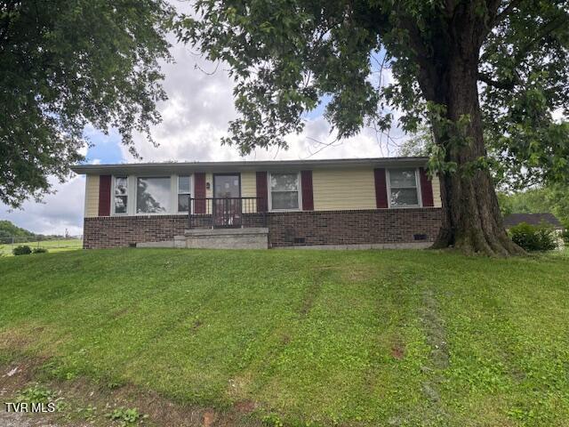 15266 Spring Valley Rd, Abingdon, VA 24210 - ranch-style home with brick siding and a front yard