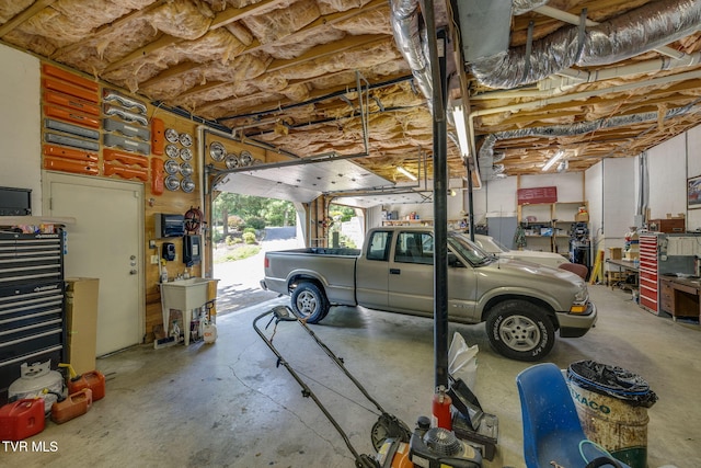 100 Pointe Dr, Piney Flats, TN 37686 - view of garage