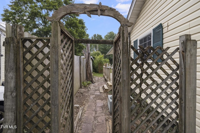 2012 Euclid Ave, Bristol, VA 24201 - view of gate