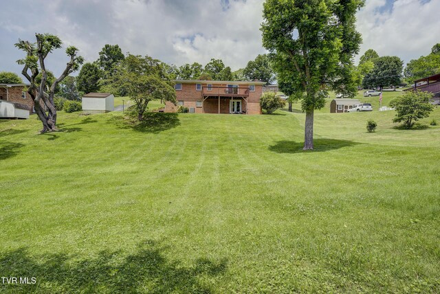 296 Redstone Dr, Bluff City, TN 37618 - view of grassy yard featuring a deck