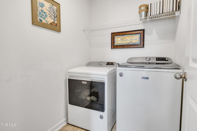 1058 Raccoon Ln, Piney Flats, TN 37686 - laundry room featuring washer and dryer, baseboards, and light wood-style flooring