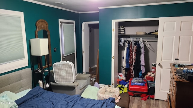 1315 Lowe St, Elizabethton, TN 37643 - bedroom featuring ornamental molding, a closet, and wood finished floors