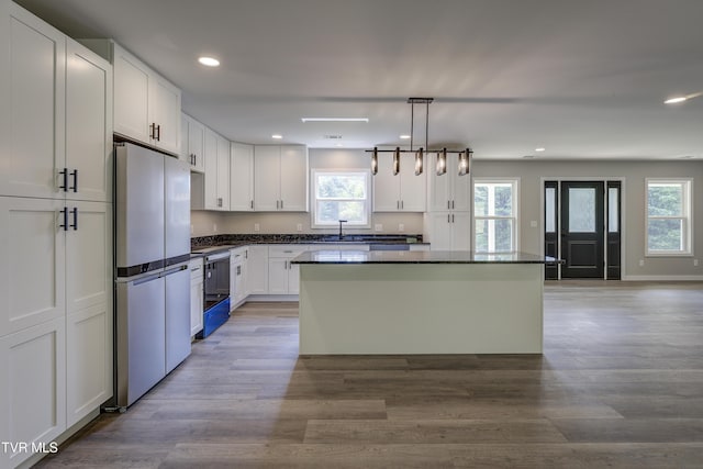 1105 Laurel Way, Mountain City, TN 37683 - kitchen with appliances with stainless steel finishes, a sink, dark countertops, recessed lighting, and a center island