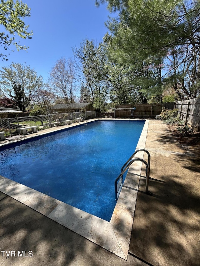 172 Dakota Rd, Bristol, VA 24201 - view of swimming pool featuring a fenced backyard and a patio