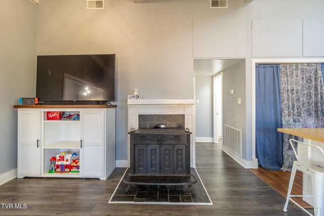 172 Dakota Rd, Bristol, VA 24201 - living area featuring dark wood finished floors and a wood stove