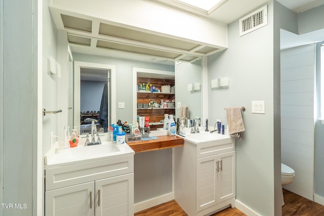172 Dakota Rd, Bristol, VA 24201 - full bath featuring vanity and wood finished floors