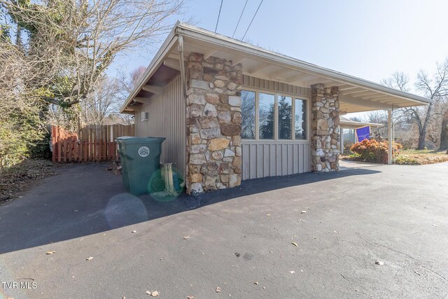 172 Dakota Rd, Bristol, VA 24201 - view of property exterior featuring stone siding and driveway