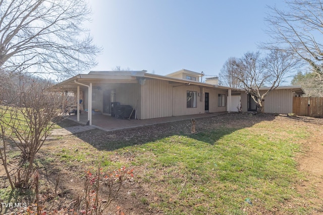 172 Dakota Rd, Bristol, VA 24201 - back of property with a patio area