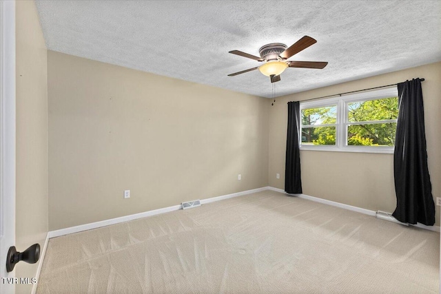 152 Ezee St, Elizabethton, TN 37643 - carpeted spare room featuring a textured ceiling and a ceiling fan