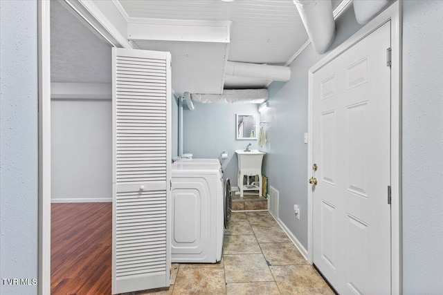 152 Ezee St, Elizabethton, TN 37643 - laundry room featuring washer / dryer and baseboards
