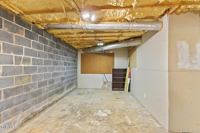 152 Ezee St, Elizabethton, TN 37643 - unfinished below grade area with concrete block wall