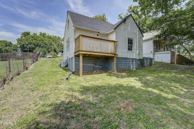 3912 Memorial Blvd, Kingsport, TN 37664 - rear view of property featuring roof with shingles and a wooden deck