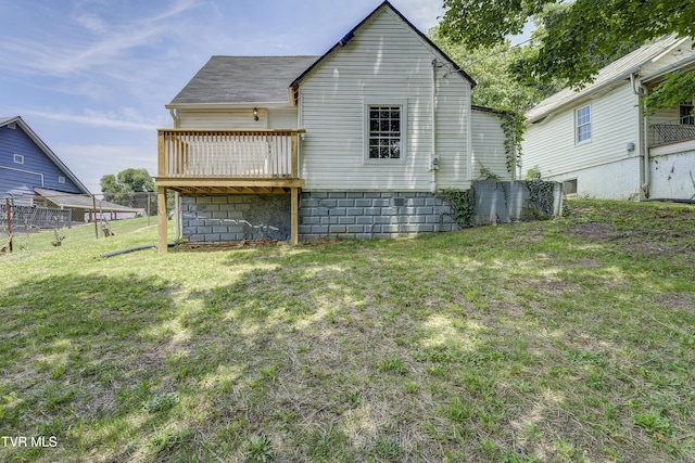 3912 Memorial Blvd, Kingsport, TN 37664 - back of property with a wooden deck and roof with shingles