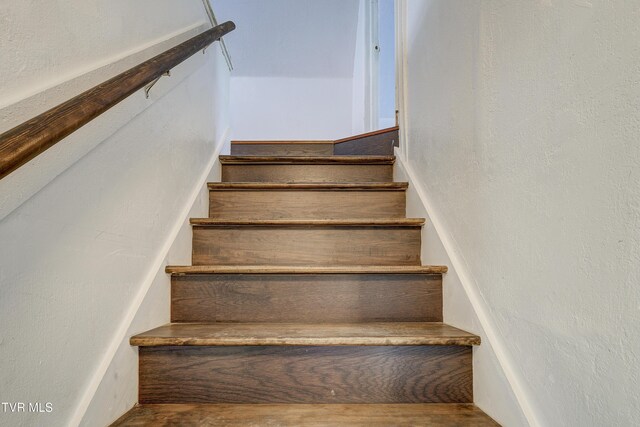 3912 Memorial Blvd, Kingsport, TN 37664 - view of stairs