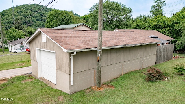 2009 Tenneva St, Kingsport, TN 37665 - garage featuring driveway
