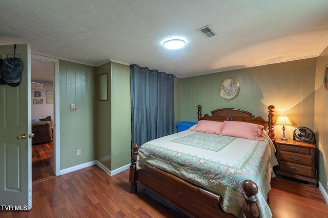 2009 Tenneva St, Kingsport, TN 37665 - bedroom featuring wood finished floors, crown molding, a textured ceiling, and baseboards