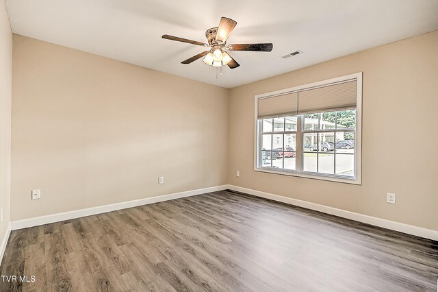 660 S Jena Beth Dr Unit 1, Elizabethton, TN 37643 - unfurnished room with wood finished floors and ceiling fan