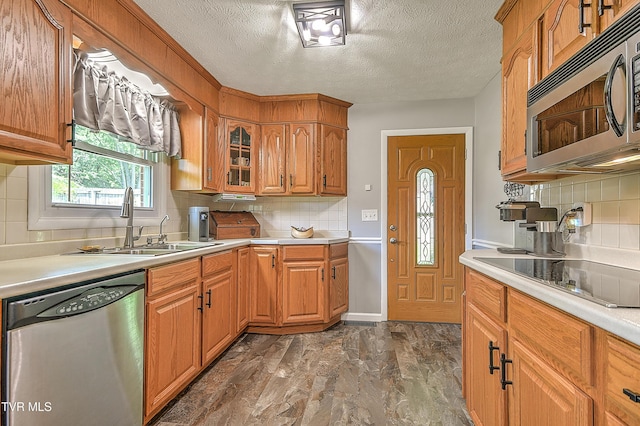 404 Stuffle St, Kingsport, TN 37660 - kitchen with stainless steel appliances, light countertops, tasteful backsplash, and a textured ceiling