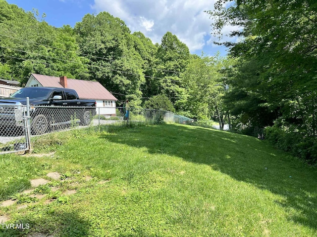 692 NE Hamner Ave, Norton, VA 24273 - view of yard with a forest view