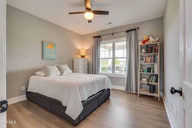 3137 London Rd, Kingsport, TN 37664 - bedroom with wood finished floors and ceiling fan