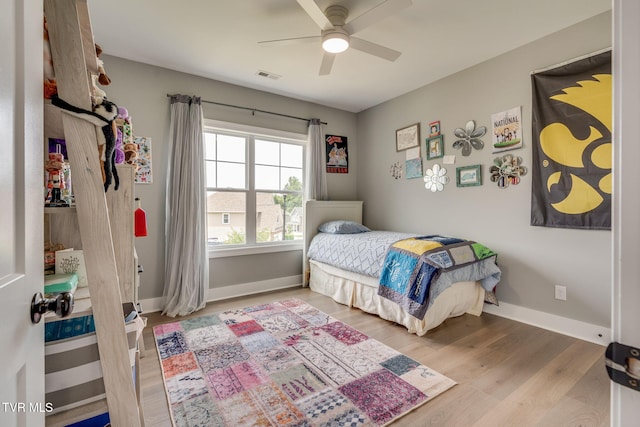 3137 London Rd, Kingsport, TN 37664 - bedroom with wood finished floors and a ceiling fan
