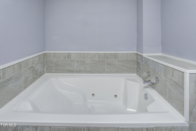 118 Hilbert Cir, Jonesborough, TN 37659 - bathroom featuring a tub with jets