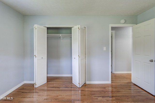 118 Hilbert Cir, Jonesborough, TN 37659 - unfurnished bedroom featuring a closet and wood finished floors