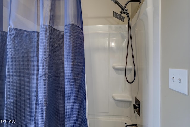 801 Watauga St, Kingsport, TN 37660 - full bathroom featuring shower / tub combo