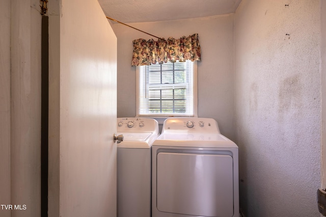 934 Massachusetts Ave, Bristol, VA 24201 - washroom featuring washer and clothes dryer