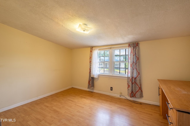 934 Massachusetts Ave, Bristol, VA 24201 - unfurnished room with light wood finished floors and a textured ceiling